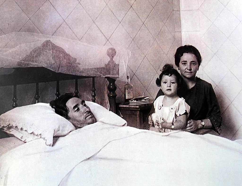 Deathbed photo showing José Buenaventura Durruti Dumange (1896  20 November 1936) Anarcho-syndicalist militant involved with the CNT, FAI and other anarchist organisations during the period leading up to and including the Spanish Civil War.