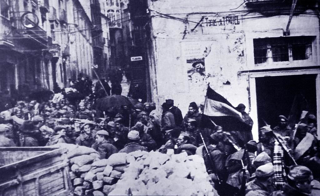 Entry of nationalist forces to the city of Teruel.