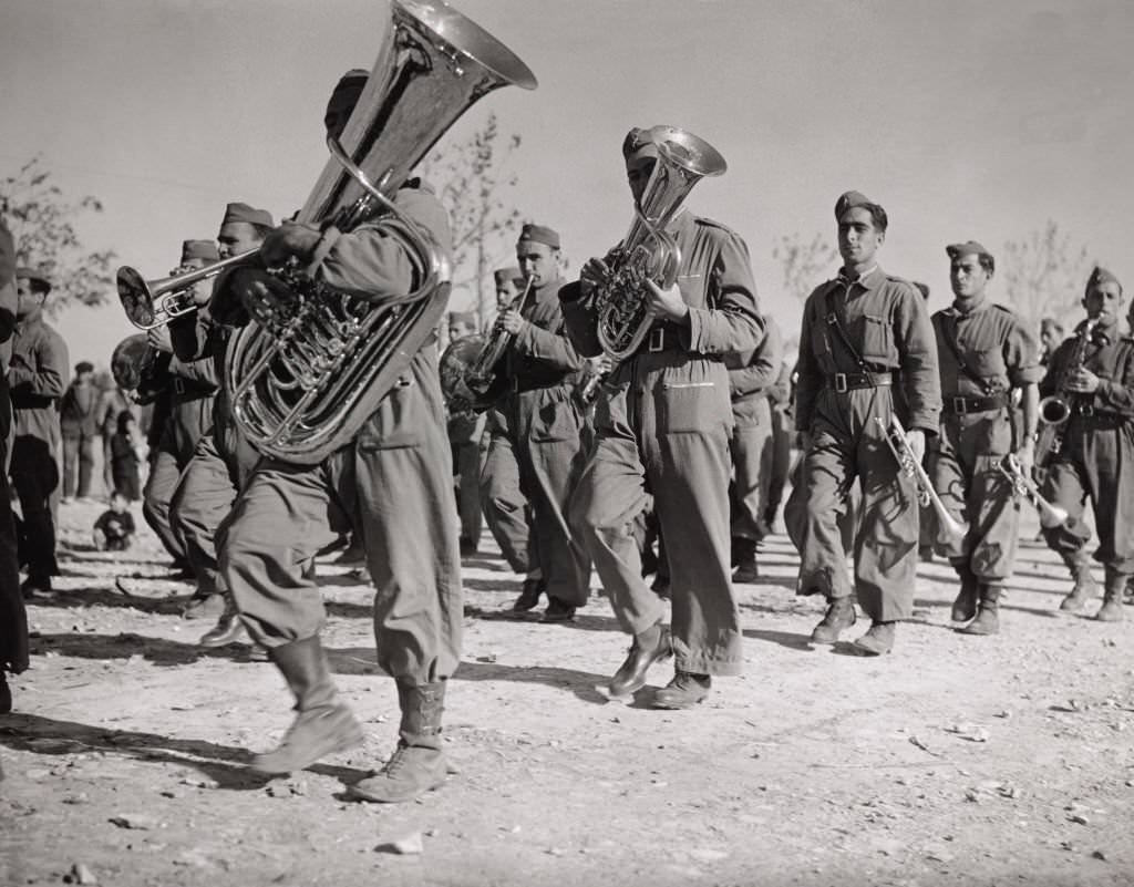 Marching to the trenches, Spanish Civil War, January 1939