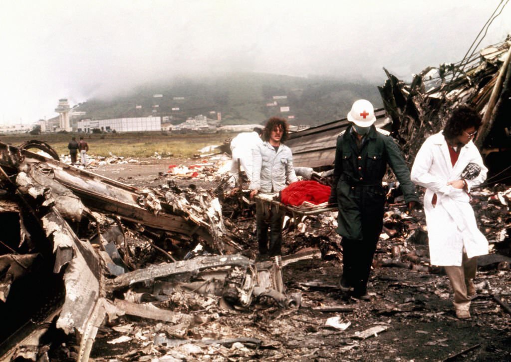 Emergency workers retrieve the bodies of some of the 583 passengers who were killed when two Boeing 747s collided on the runway