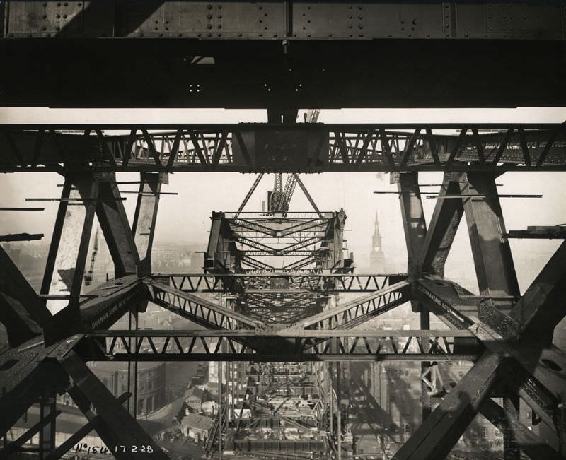 Bracing between the Tyne Bridge arches, February 17, 1928