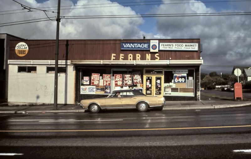 Fearn's Food Market, a Lucky Dollar Foods grocery store on Main Street, Vancouver, 1984