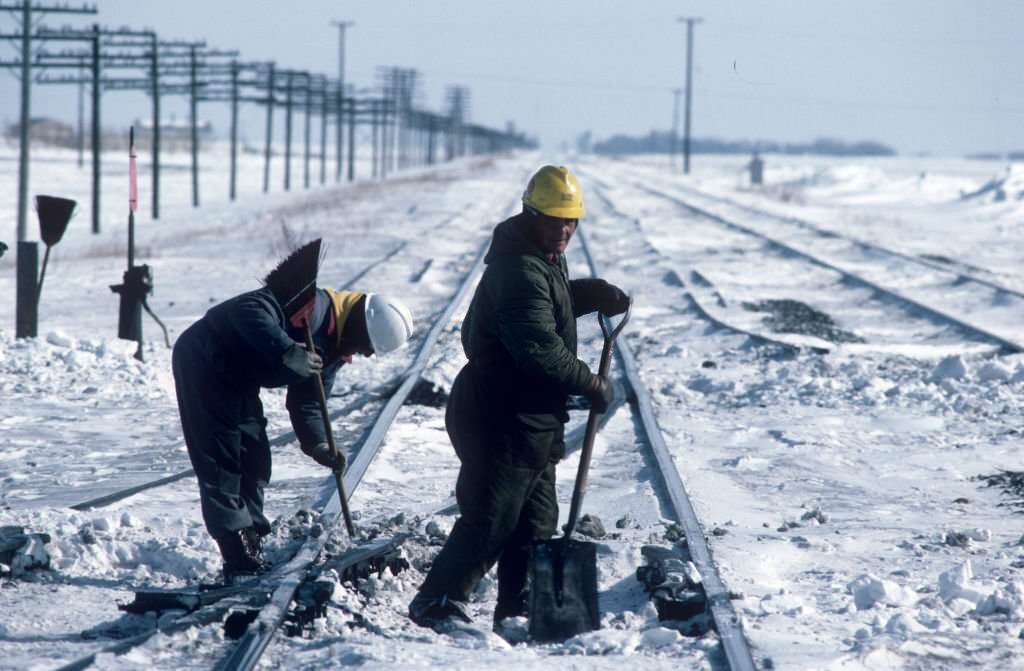 The journey aboard the Canadian transcontinental train that connects Toronto to Vancouver, 1985