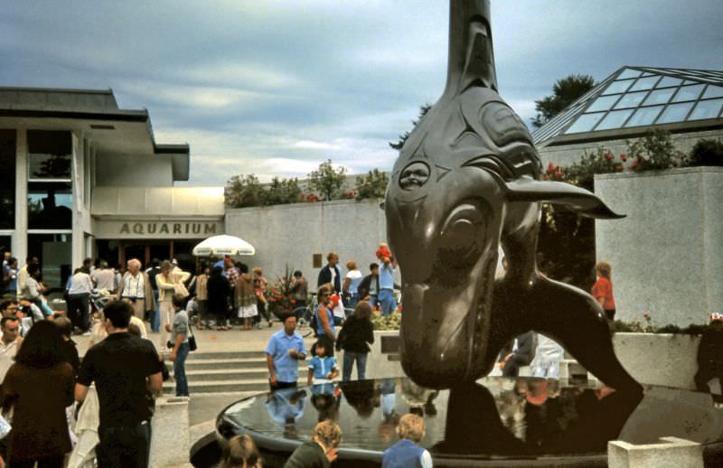 Bill Reid's Haida killer whale bronze statue in front of entrance to the Vancouver Public Aquarium, Vancouver, 1987