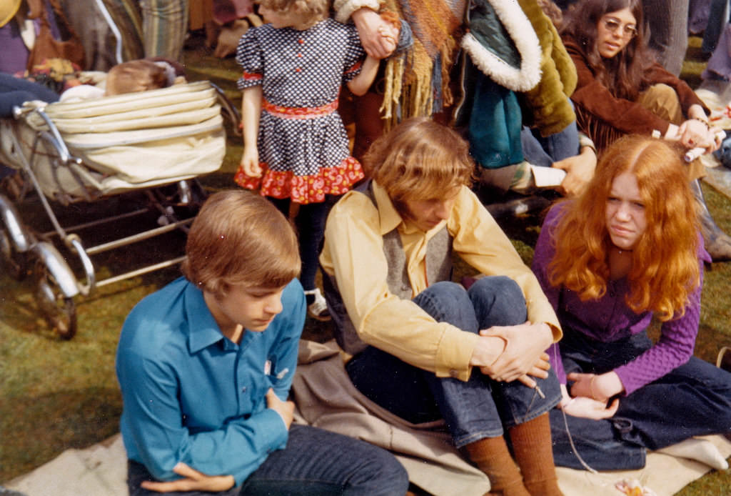 Vancouver Youth Life in the 1970s Through These Vibrant Candid Photos