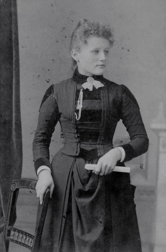 Indispensable Undergarment of Victorian-era: Beautiful Victorian Women in Tight Corsets from the late 19th Century