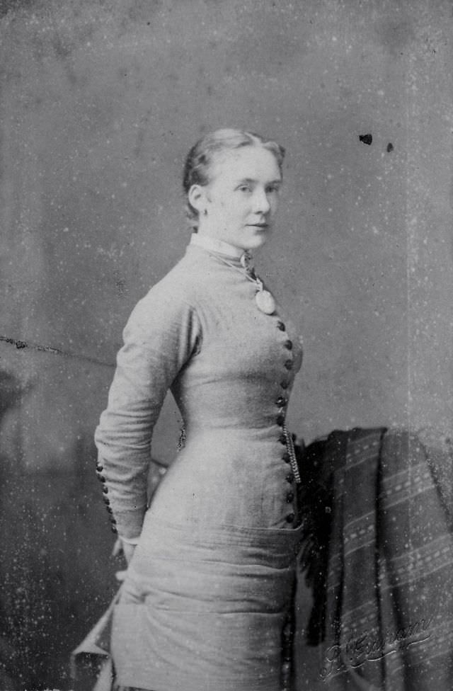 Indispensable Undergarment of Victorian-era: Beautiful Victorian Women in Tight Corsets from the late 19th Century