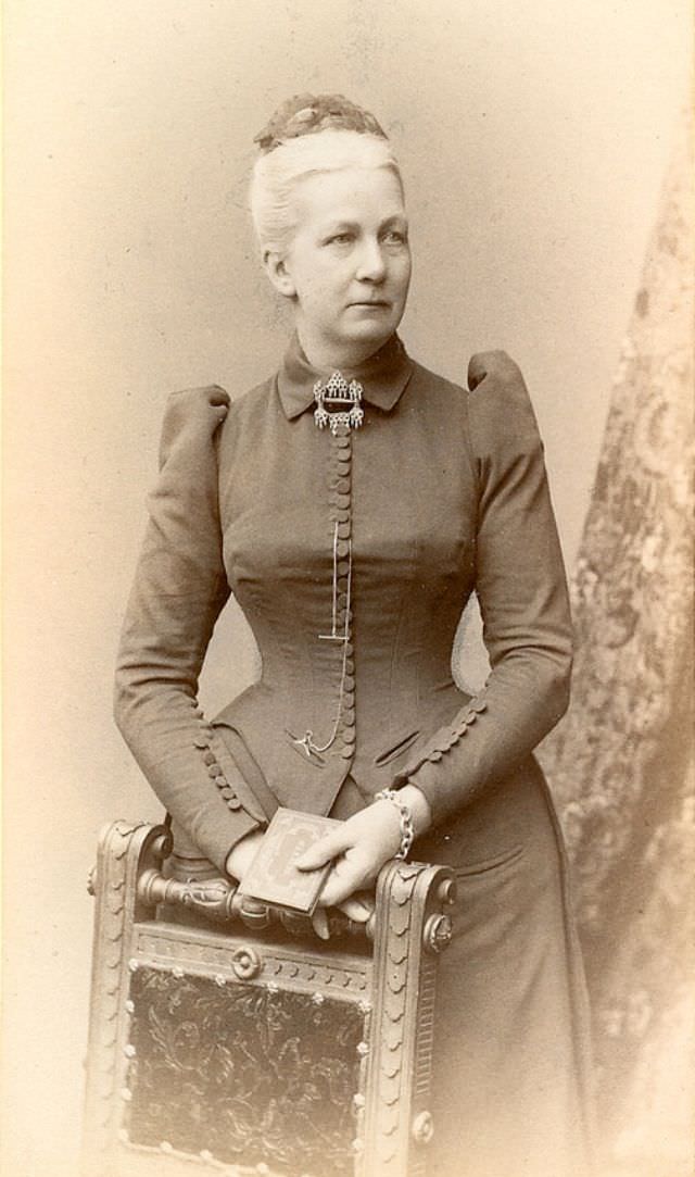 Indispensable Undergarment of Victorian-era: Beautiful Victorian Women in Tight Corsets from the late 19th Century