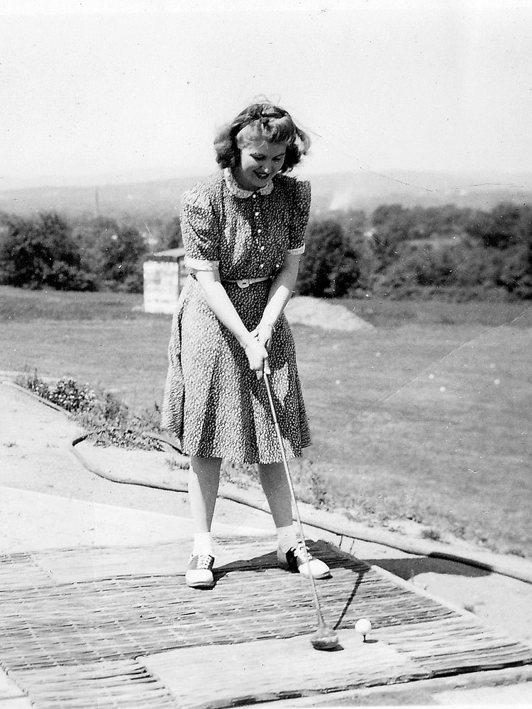 Women in Saddle Shoes: Fabulous Photos Showing the Simple Design of Iconic Footwear during their Peak Popularity