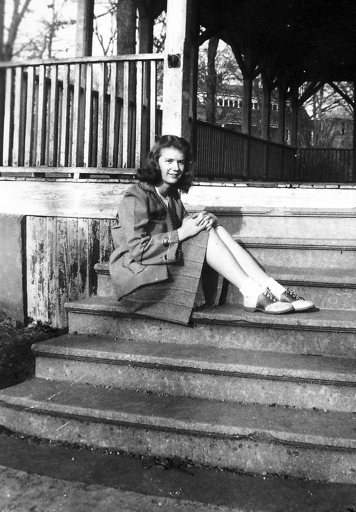 Women in Saddle Shoes: Fabulous Photos Showing the Simple Design of Iconic Footwear during their Peak Popularity