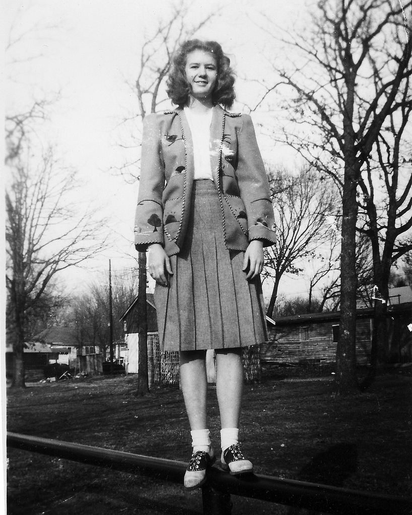 Women in Saddle Shoes: Fabulous Photos Showing the Simple Design of Iconic Footwear during their Peak Popularity