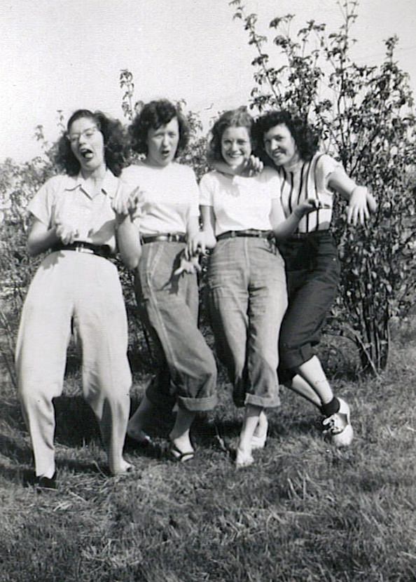 Women in Saddle Shoes: Fabulous Photos Showing the Simple Design of Iconic Footwear during their Peak Popularity