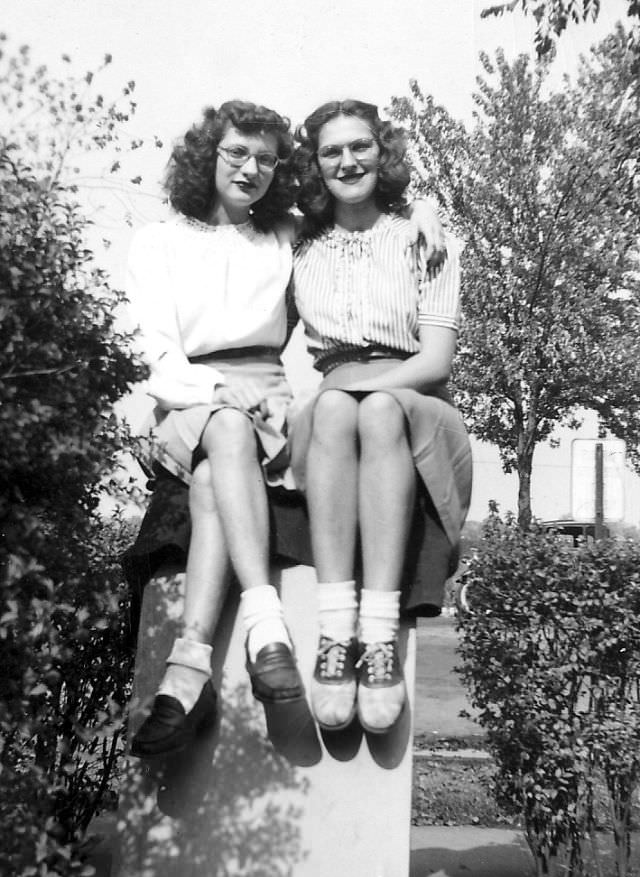 Women in Saddle Shoes: Fabulous Photos Showing the Simple Design of Iconic Footwear during their Peak Popularity