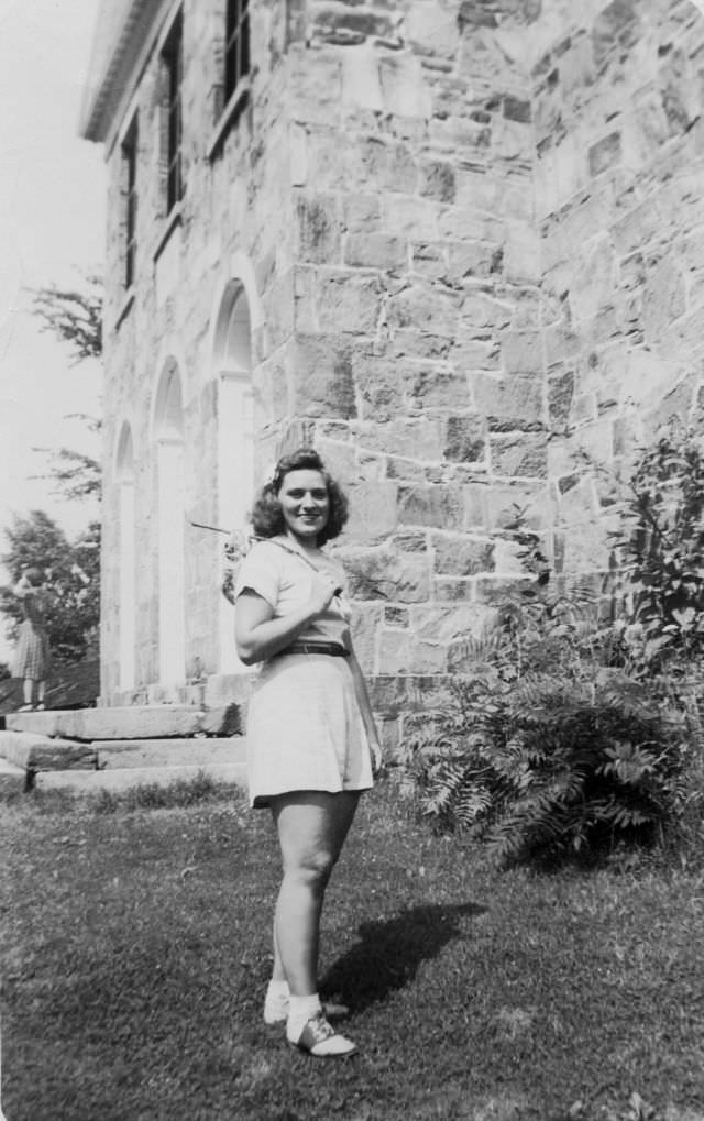 Women in Saddle Shoes: Fabulous Photos Showing the Simple Design of Iconic Footwear during their Peak Popularity