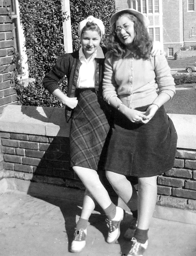 Women in Saddle Shoes: Fabulous Photos Showing the Simple Design of Iconic Footwear during their Peak Popularity