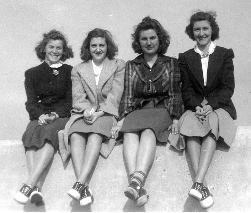 Women in Saddle Shoes: Fabulous Photos Showing the Simple Design of Iconic Footwear during their Peak Popularity