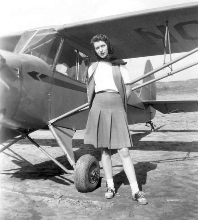 Women in Saddle Shoes: Fabulous Photos Showing the Simple Design of Iconic Footwear during their Peak Popularity