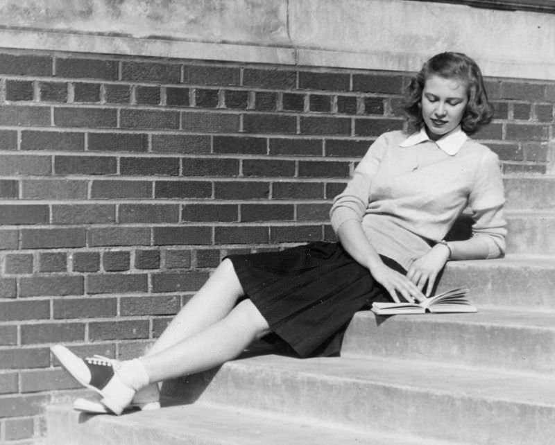 Women in Saddle Shoes: Fabulous Photos Showing the Simple Design of Iconic Footwear during their Peak Popularity