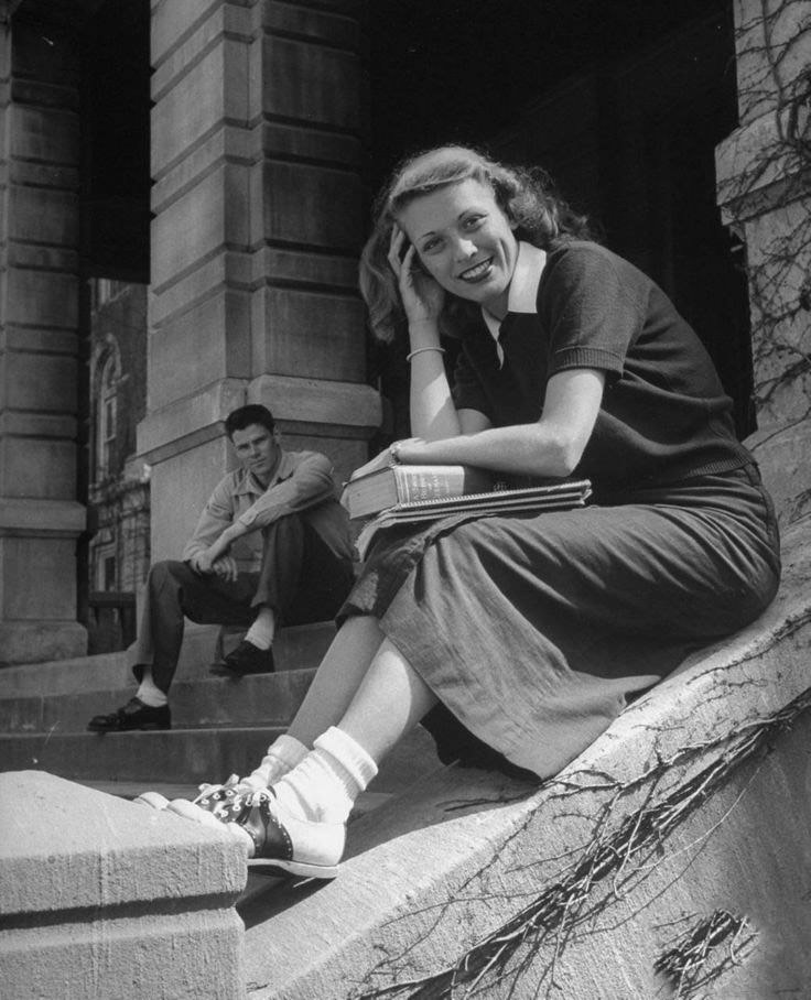 Women in Saddle Shoes: Fabulous Photos Showing the Simple Design of Iconic Footwear during their Peak Popularity