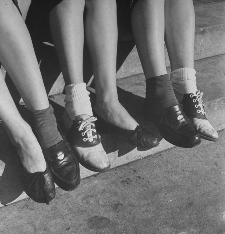 Women in Saddle Shoes: Fabulous Photos Showing the Simple Design of Iconic Footwear during their Peak Popularity