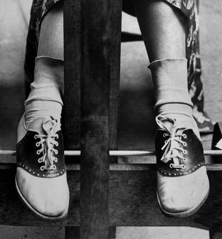 Women in Saddle Shoes: Fabulous Photos Showing the Simple Design of Iconic Footwear during their Peak Popularity