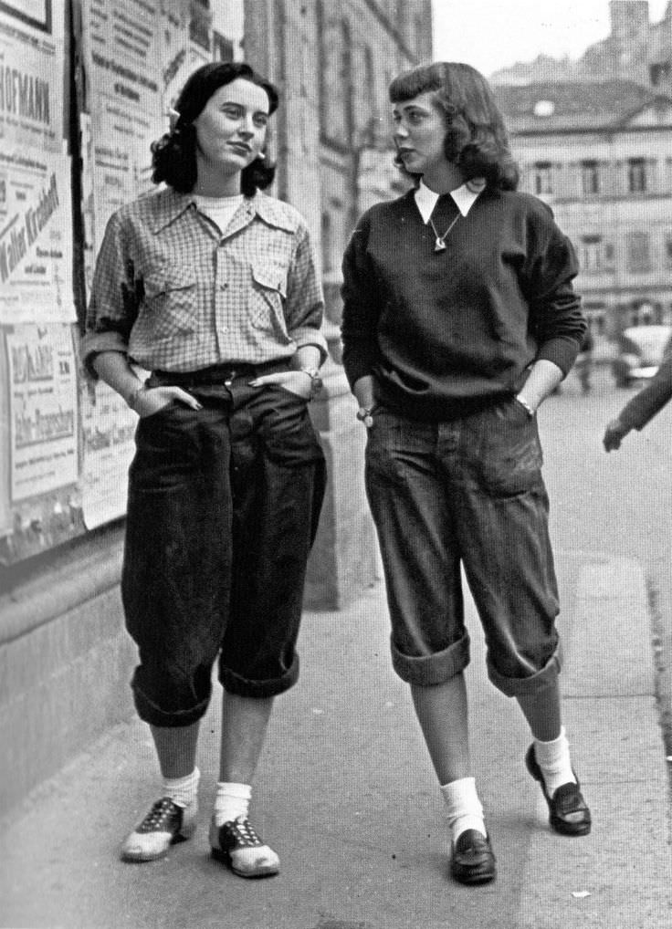 Women in Saddle Shoes: Fabulous Photos Showing the Simple Design of Iconic Footwear during their Peak Popularity