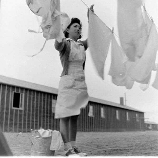 Women in Saddle Shoes: Fabulous Photos Showing the Simple Design of Iconic Footwear during their Peak Popularity