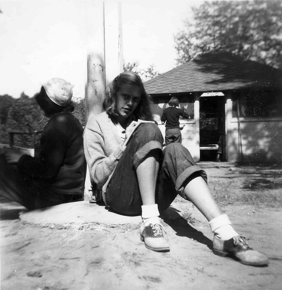 Women in Saddle Shoes: Fabulous Photos Showing the Simple Design of Iconic Footwear during their Peak Popularity