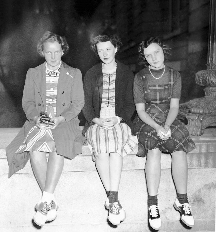 Women in Saddle Shoes: Fabulous Photos Showing the Simple Design of Iconic Footwear during their Peak Popularity