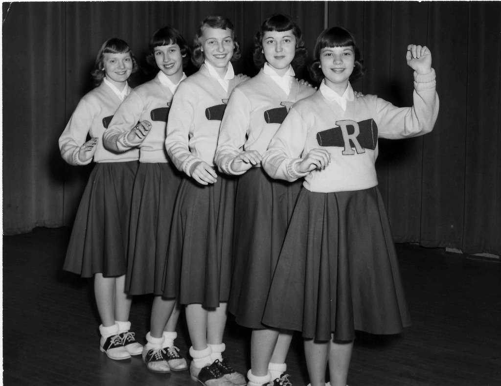 Women in Saddle Shoes: Fabulous Photos Showing the Simple Design of Iconic Footwear during their Peak Popularity