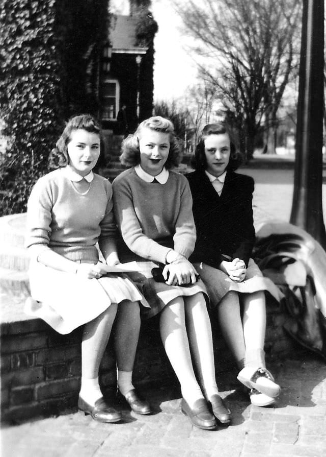 Women in Saddle Shoes: Fabulous Photos Showing the Simple Design of Iconic Footwear during their Peak Popularity