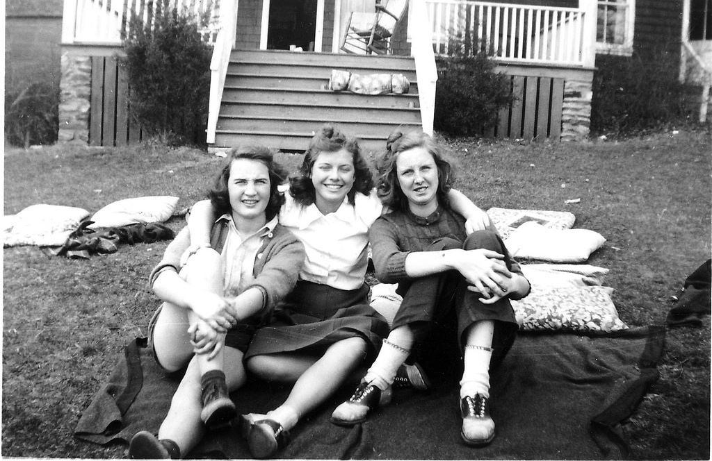 Women in Saddle Shoes: Fabulous Photos Showing the Simple Design of Iconic Footwear during their Peak Popularity