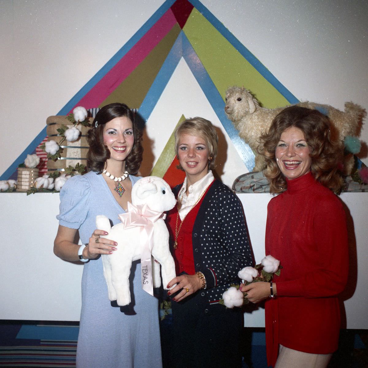 Stunning Photos from the 1972 Texas State Fair Hosted by Pecan Nuts