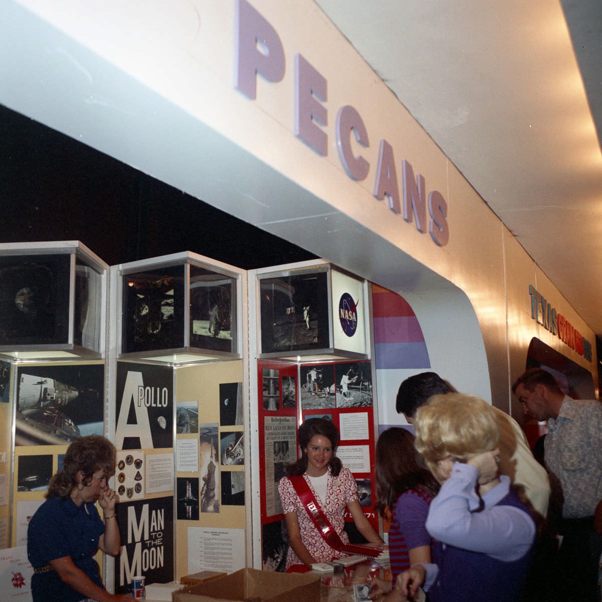 Stunning Photos from the 1972 Texas State Fair Hosted by Pecan Nuts