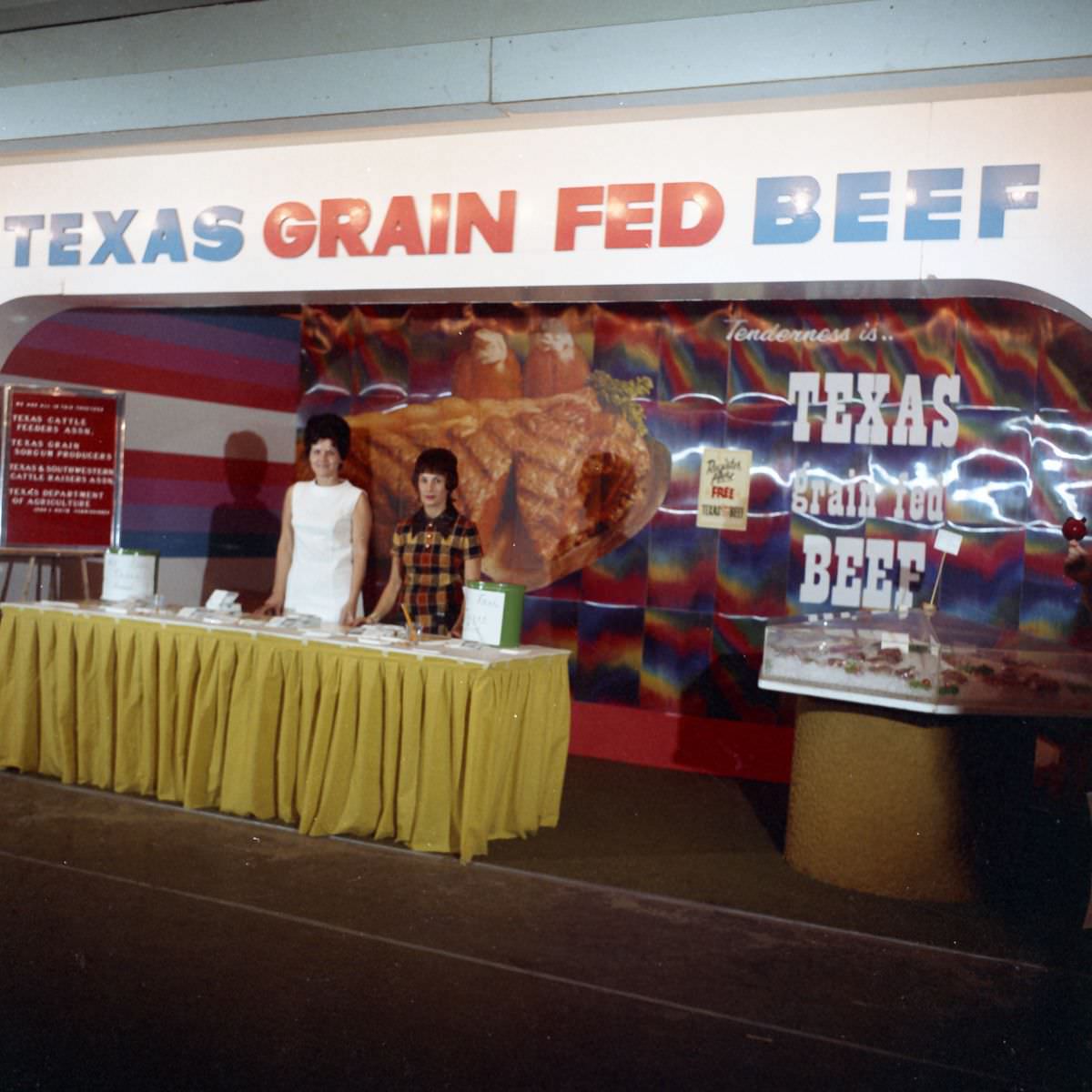 Stunning Photos from the 1972 Texas State Fair Hosted by Pecan Nuts