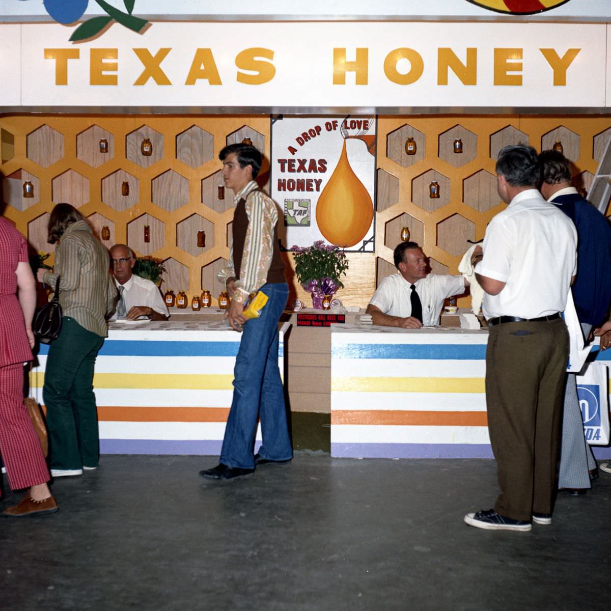 Stunning Photos from the 1972 Texas State Fair Hosted by Pecan Nuts