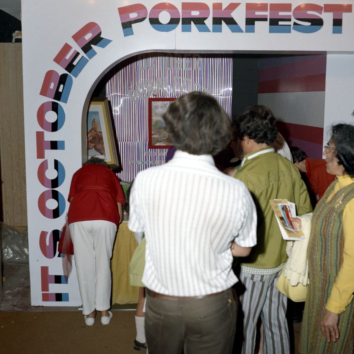 Stunning Photos from the 1972 Texas State Fair Hosted by Pecan Nuts