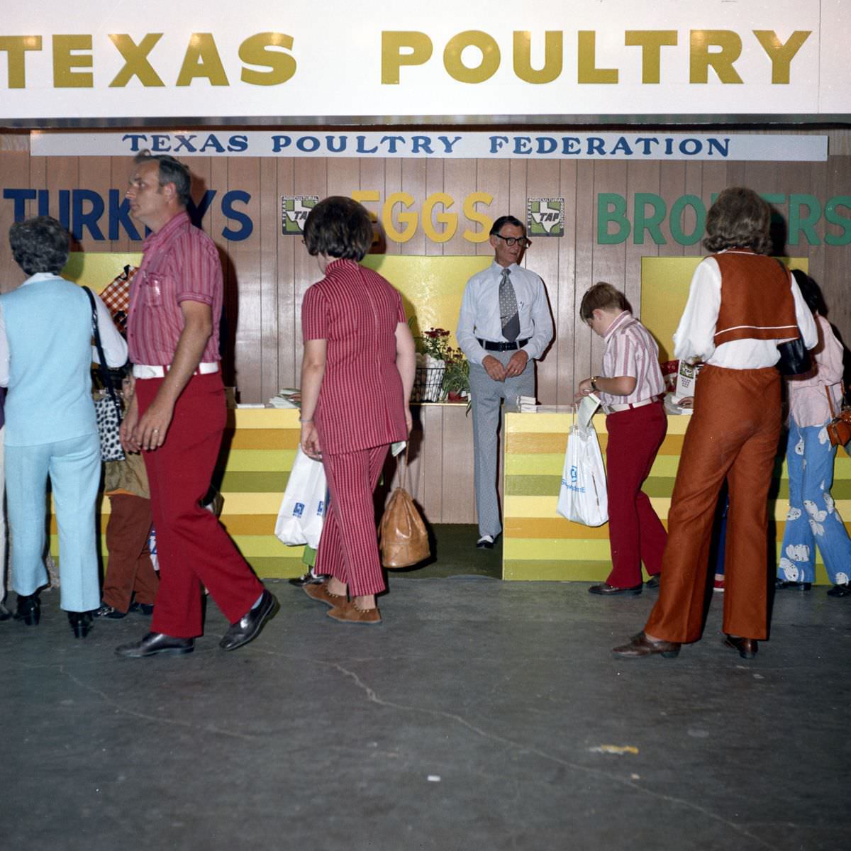 Stunning Photos from the 1972 Texas State Fair Hosted by Pecan Nuts