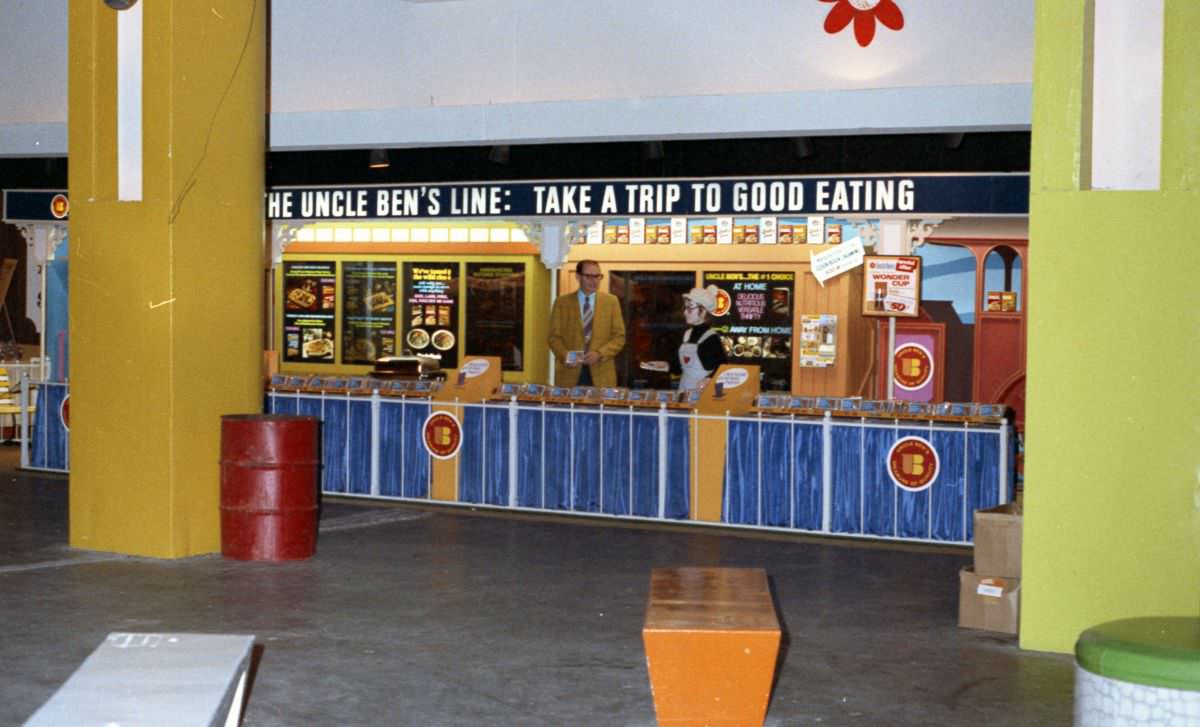 Stunning Photos from the 1972 Texas State Fair Hosted by Pecan Nuts