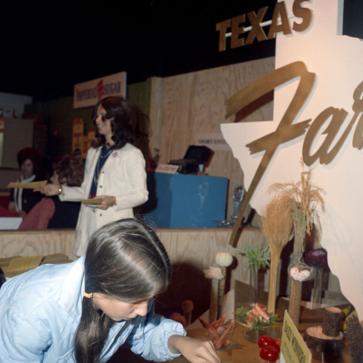 Stunning Photos from the 1972 Texas State Fair Hosted by Pecan Nuts