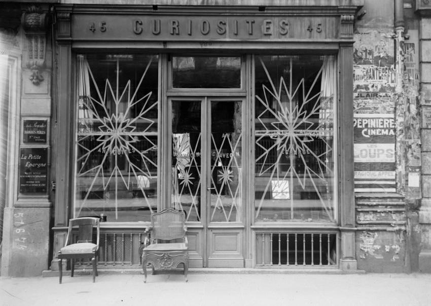 During World War I, Shops in Paris Built Styling Anti-Bombing Windows