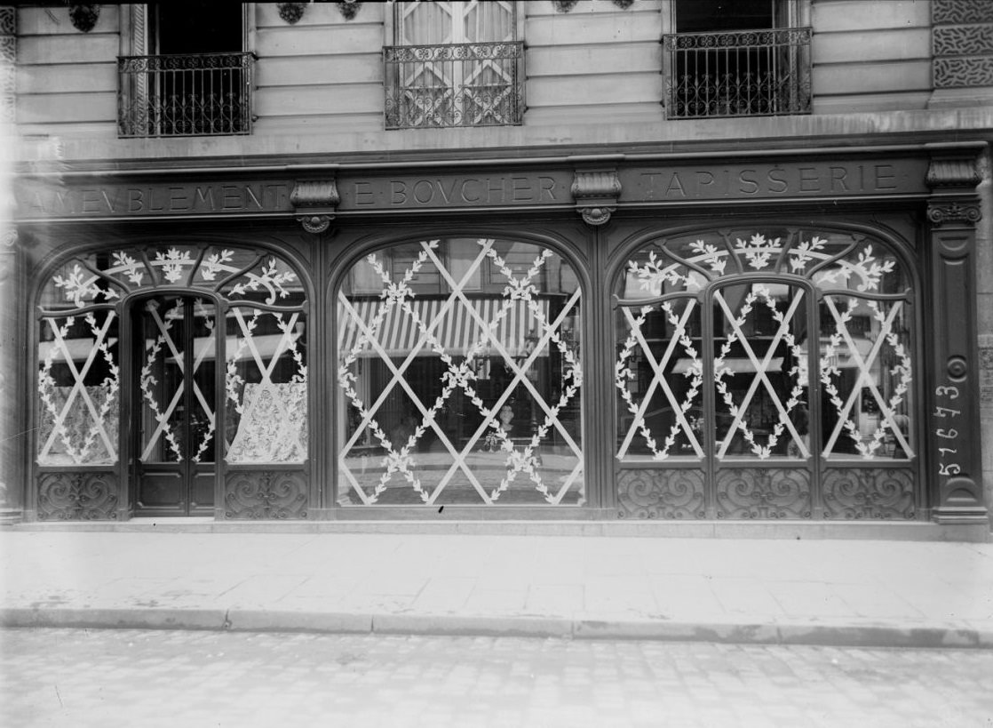 During World War I, Shops in Paris Built Styling Anti-Bombing Windows