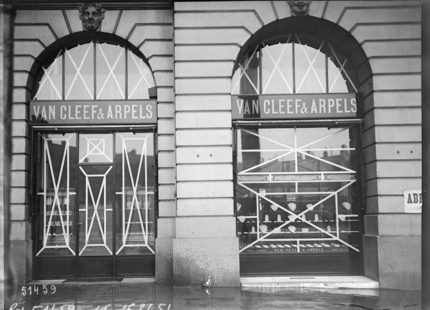 During World War I, Shops in Paris Built Styling Anti-Bombing Windows