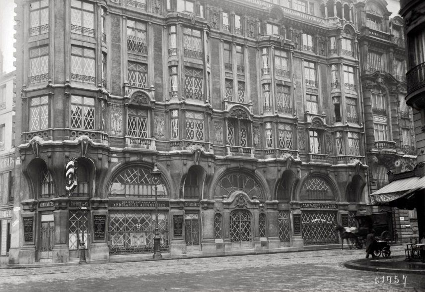 During World War I, Shops in Paris Built Styling Anti-Bombing Windows