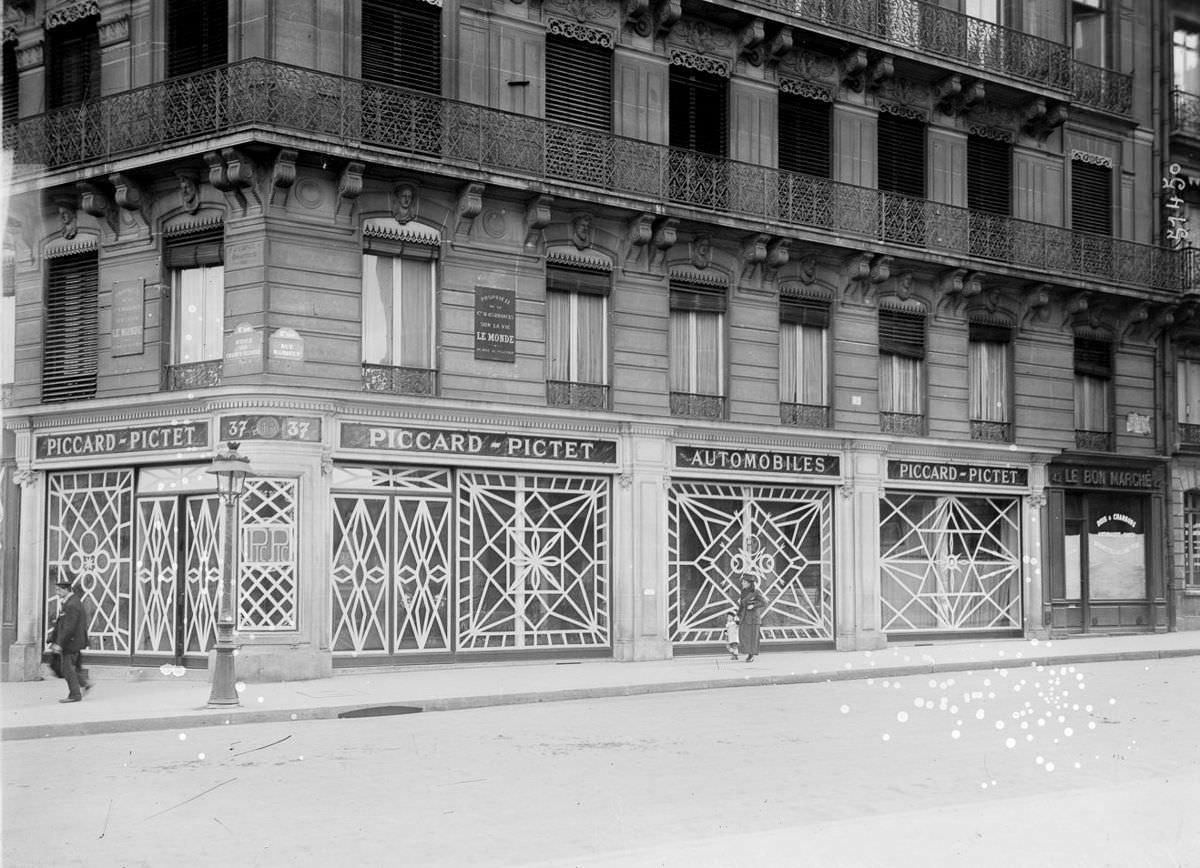 During World War I, Shops in Paris Built Styling Anti-Bombing Windows