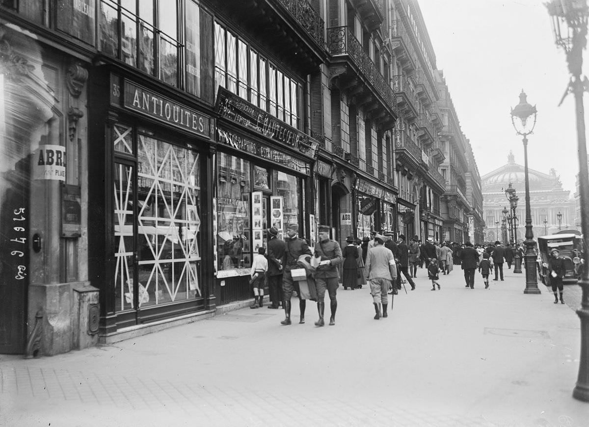 During World War I, Shops in Paris Built Styling Anti-Bombing Windows