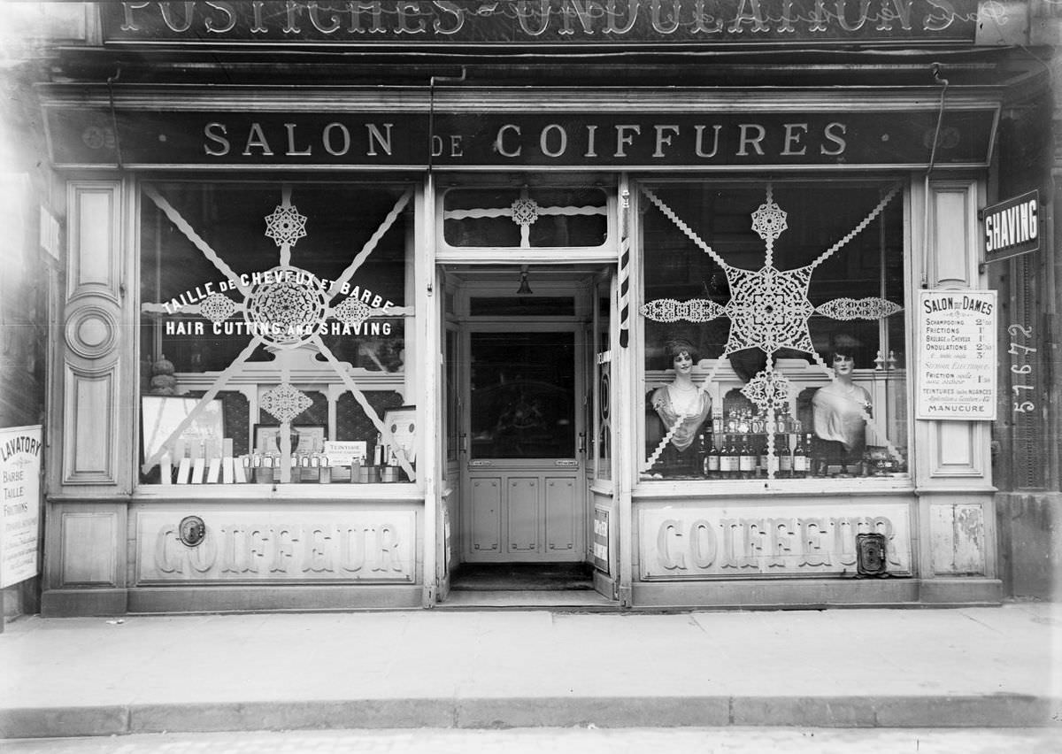 During World War I, Shops in Paris Built Styling Anti-Bombing Windows