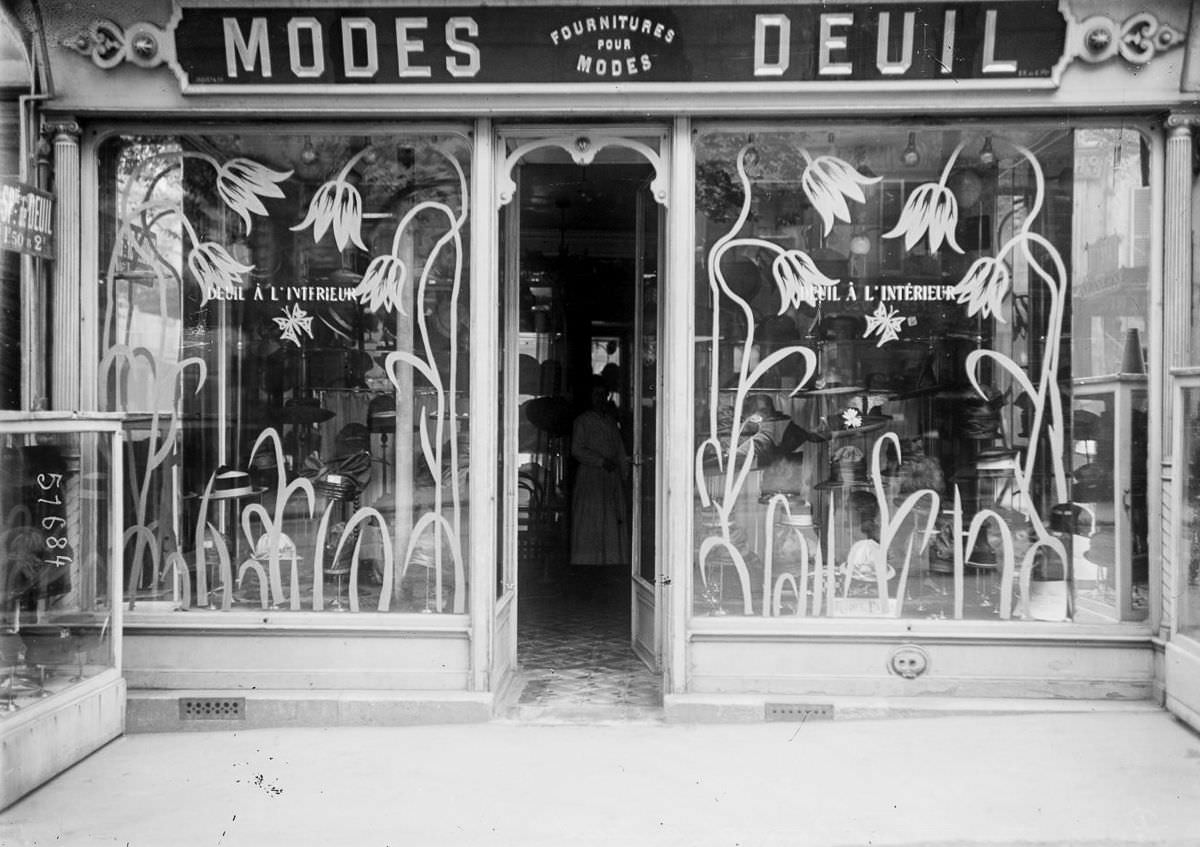 During World War I, Shops in Paris Built Styling Anti-Bombing Windows