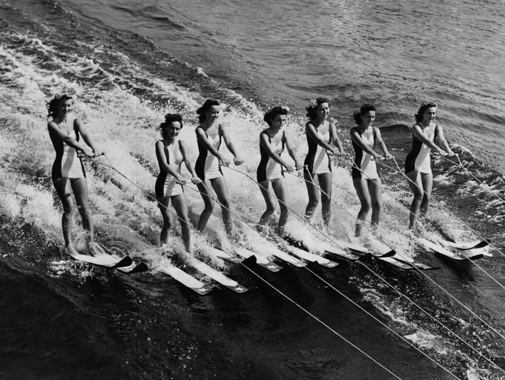 On the lake of Cypress Gardens, the women's nautical team trains for a competition, in Winter Haven Florida, 1946
