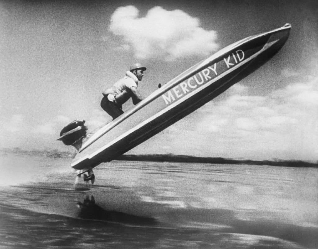 Dick Pope Jr drives the Mercury Kid during the aquatic Steeplechase competition on January 17, 1951 over the winterhaven waves of Cypress gardens, in Florida.